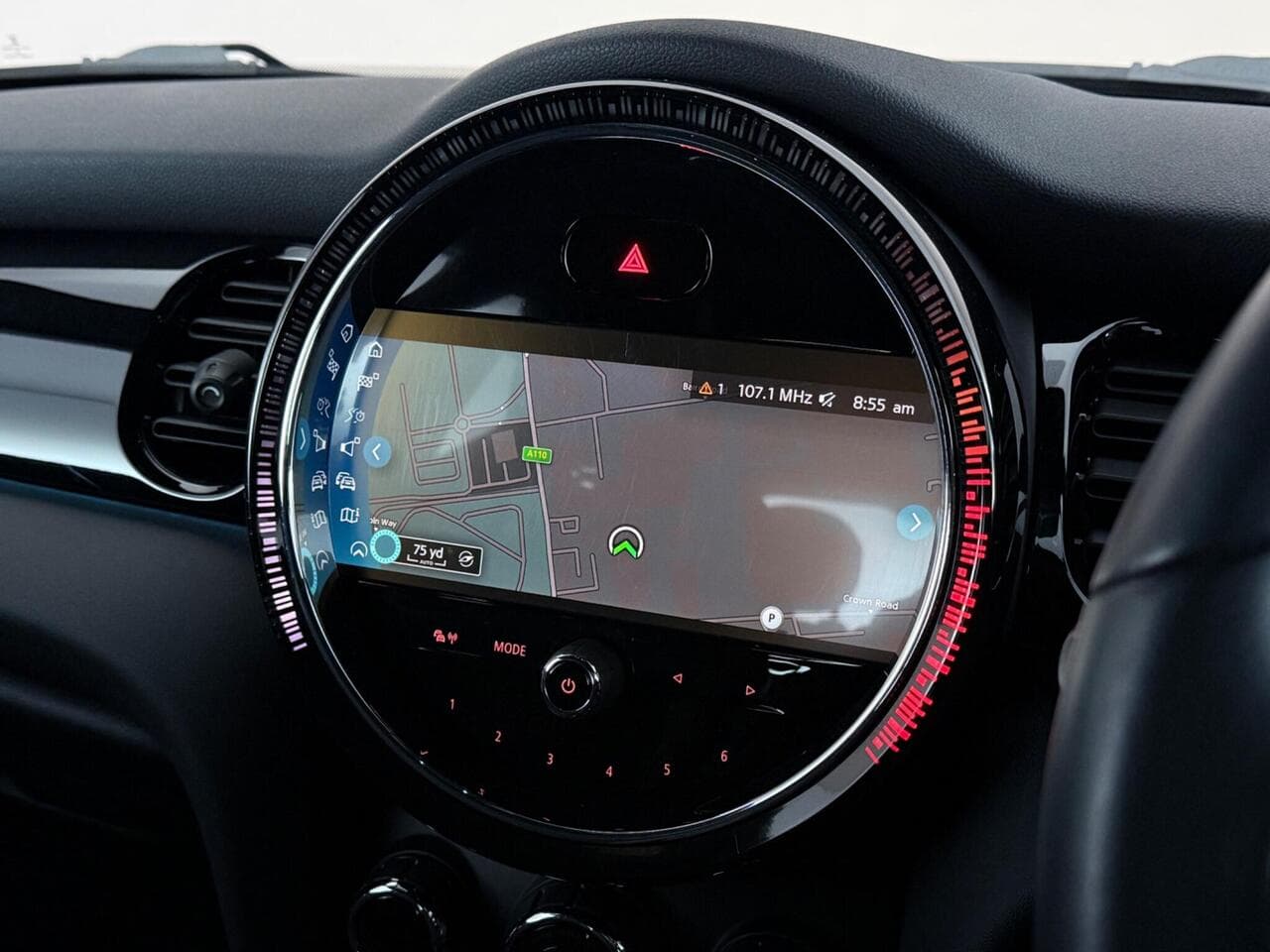 MINI Hatch thumbnail Infotainment System