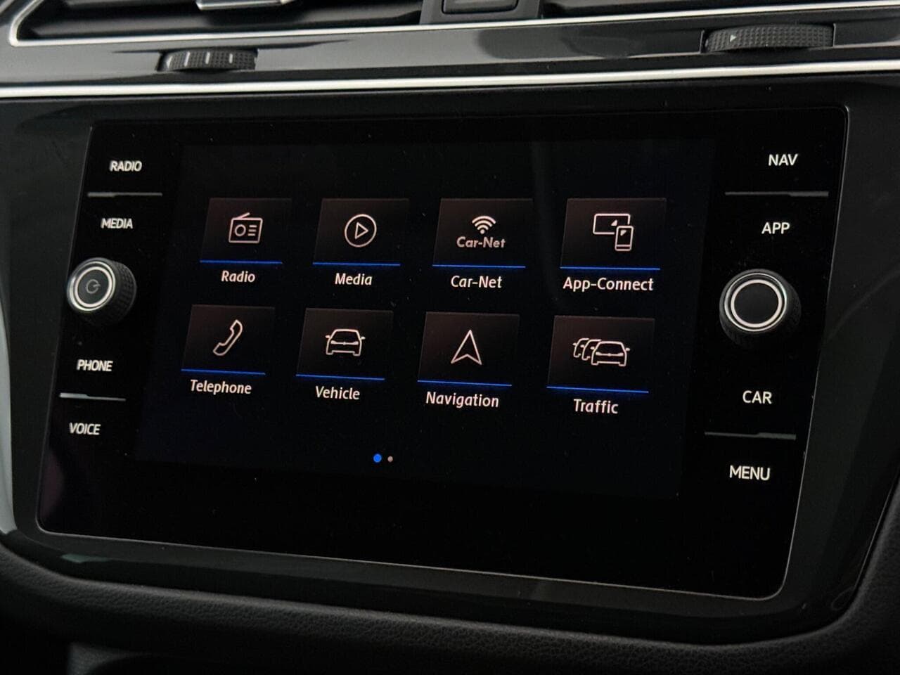 Volkswagen Tiguan thumbnail Infotainment System