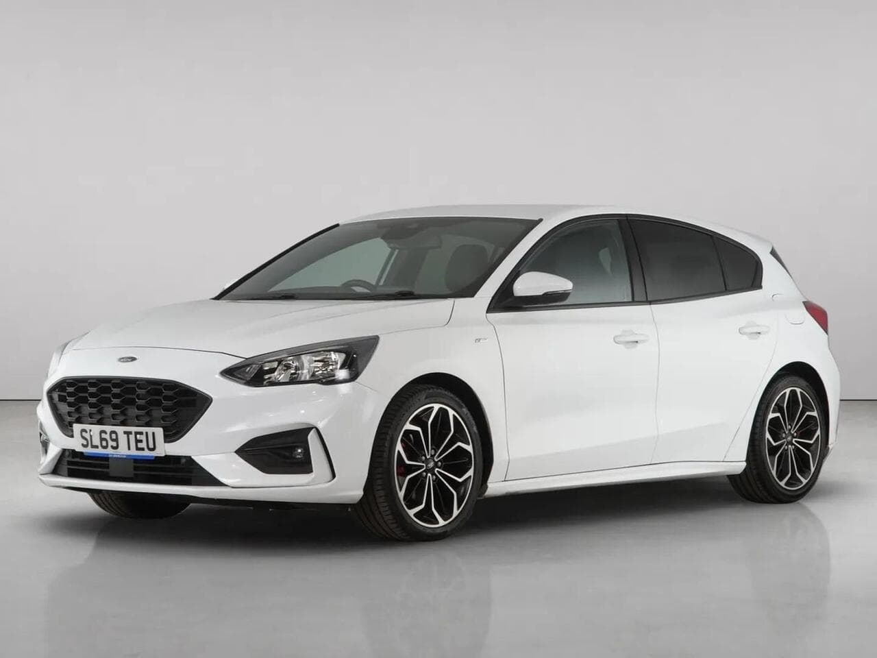 Ford Focus thumbnail Front Left