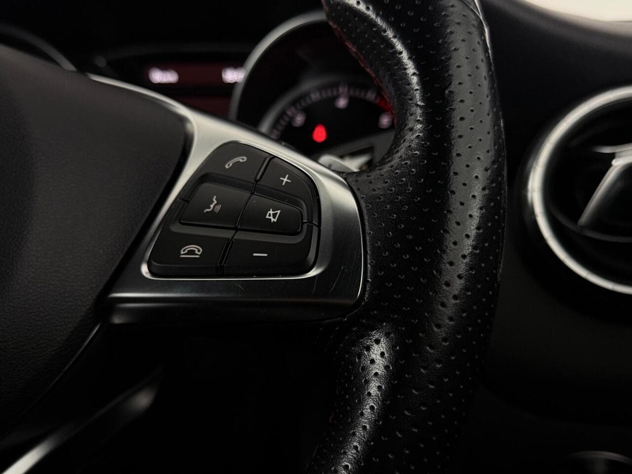 Mercedes-Benz CLA thumbnail Misc Controls