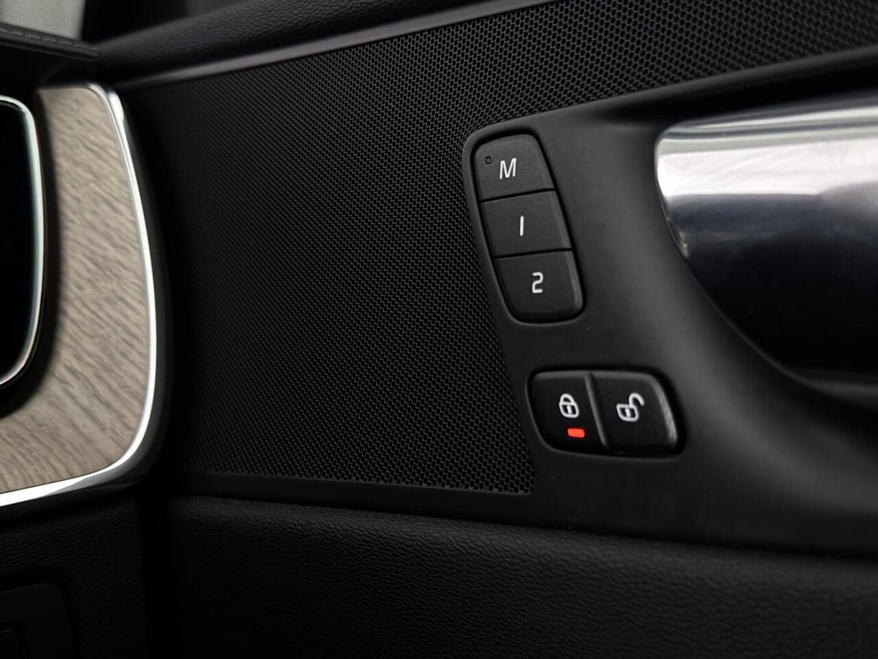 Volvo XC60 thumbnail Misc Controls