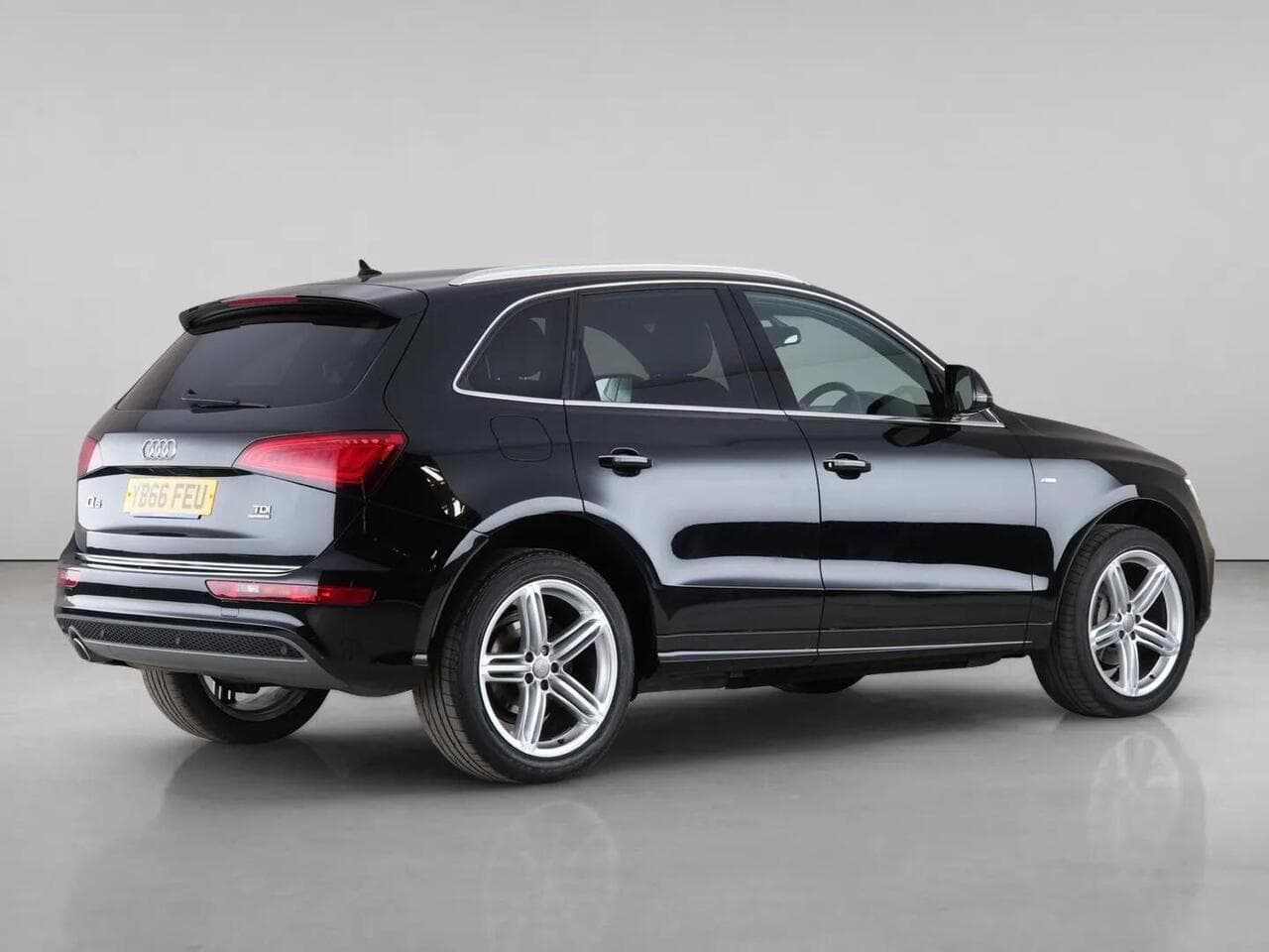 Audi Q5 thumbnail Rear Right