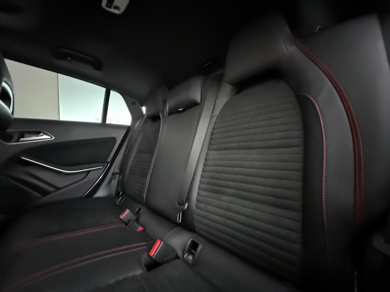 Mercedes-Benz CLA thumbnail Seats Rear