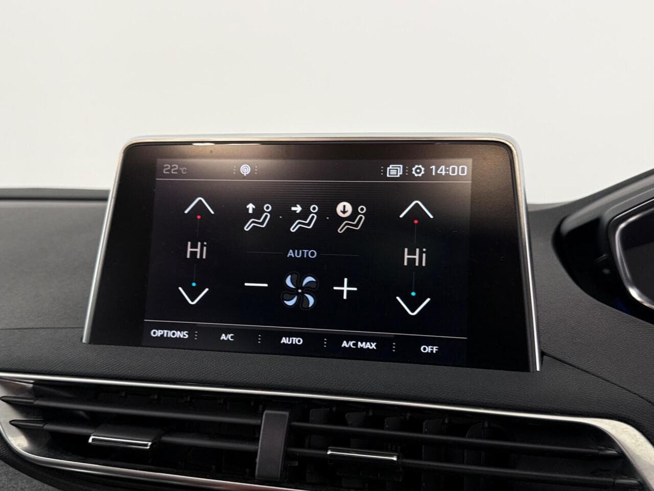 Peugeot 5008 thumbnail Infotainment System
