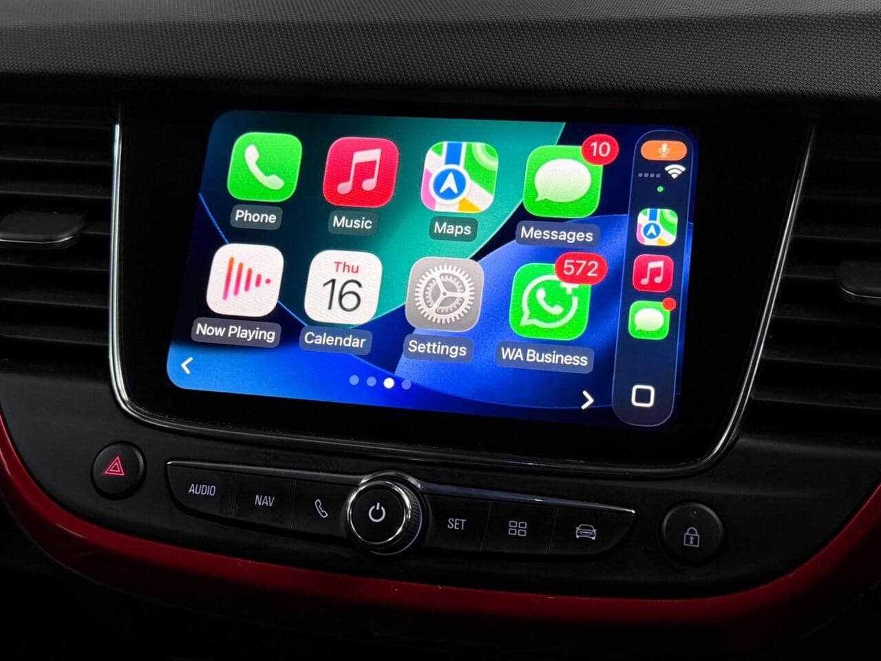 Vauxhall Crossland thumbnail Infotainment System