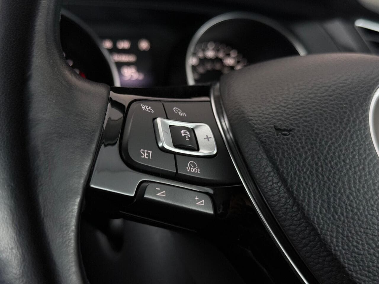 Volkswagen Tiguan Allspace thumbnail Misc Controls
