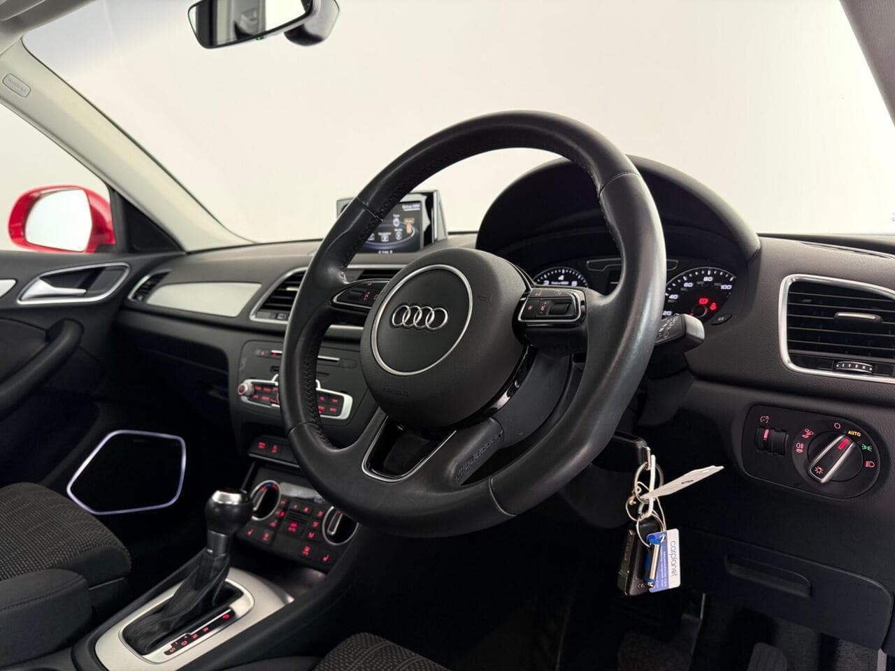 Audi Q3 thumbnail Interior Front