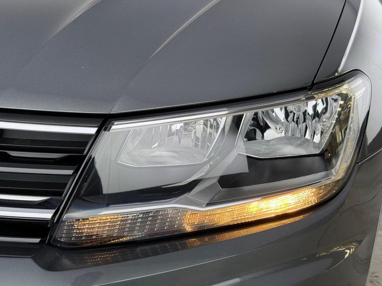 Volkswagen Tiguan thumbnail Lights Front
