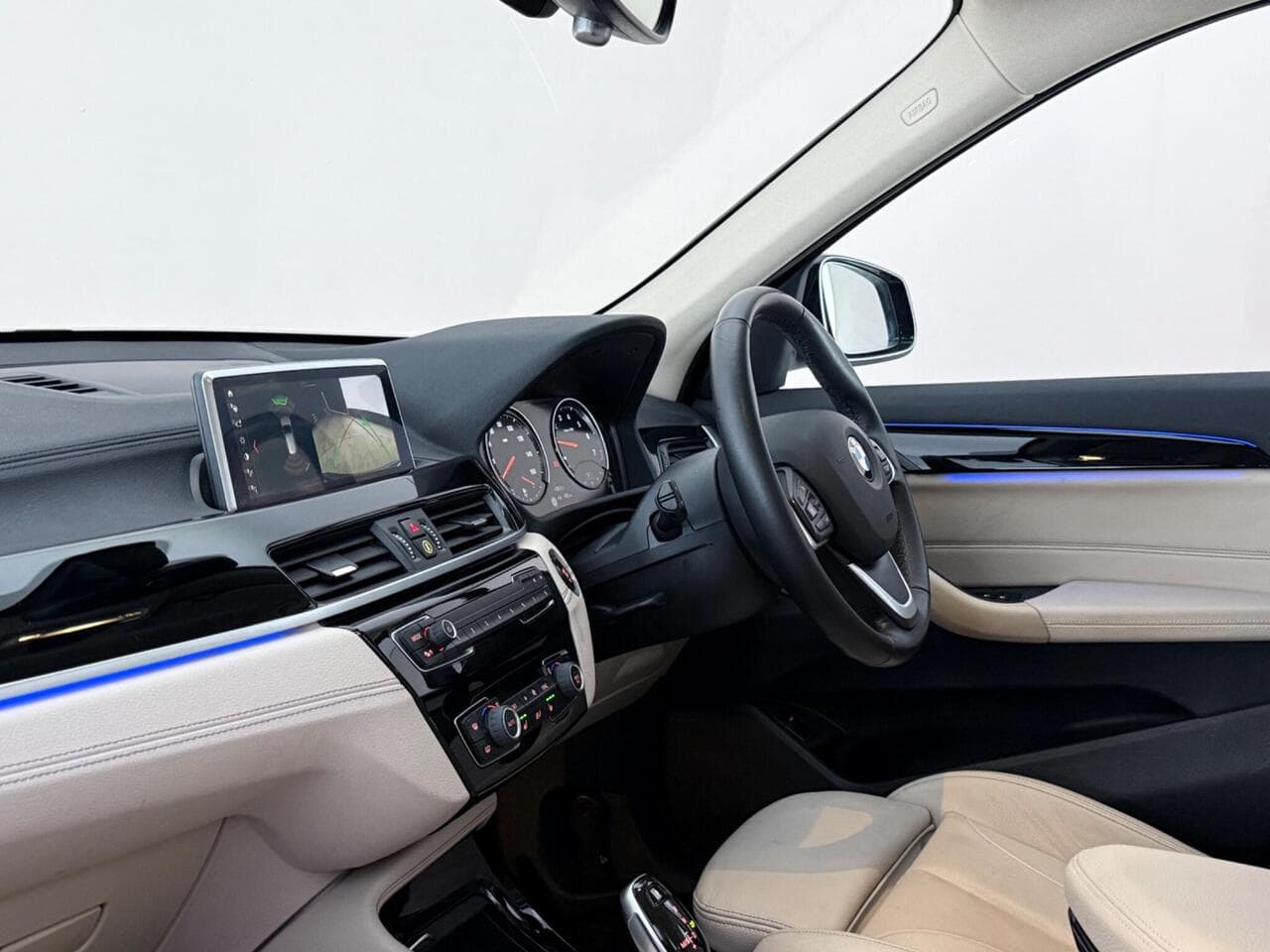 BMW X1 thumbnail Interior Front