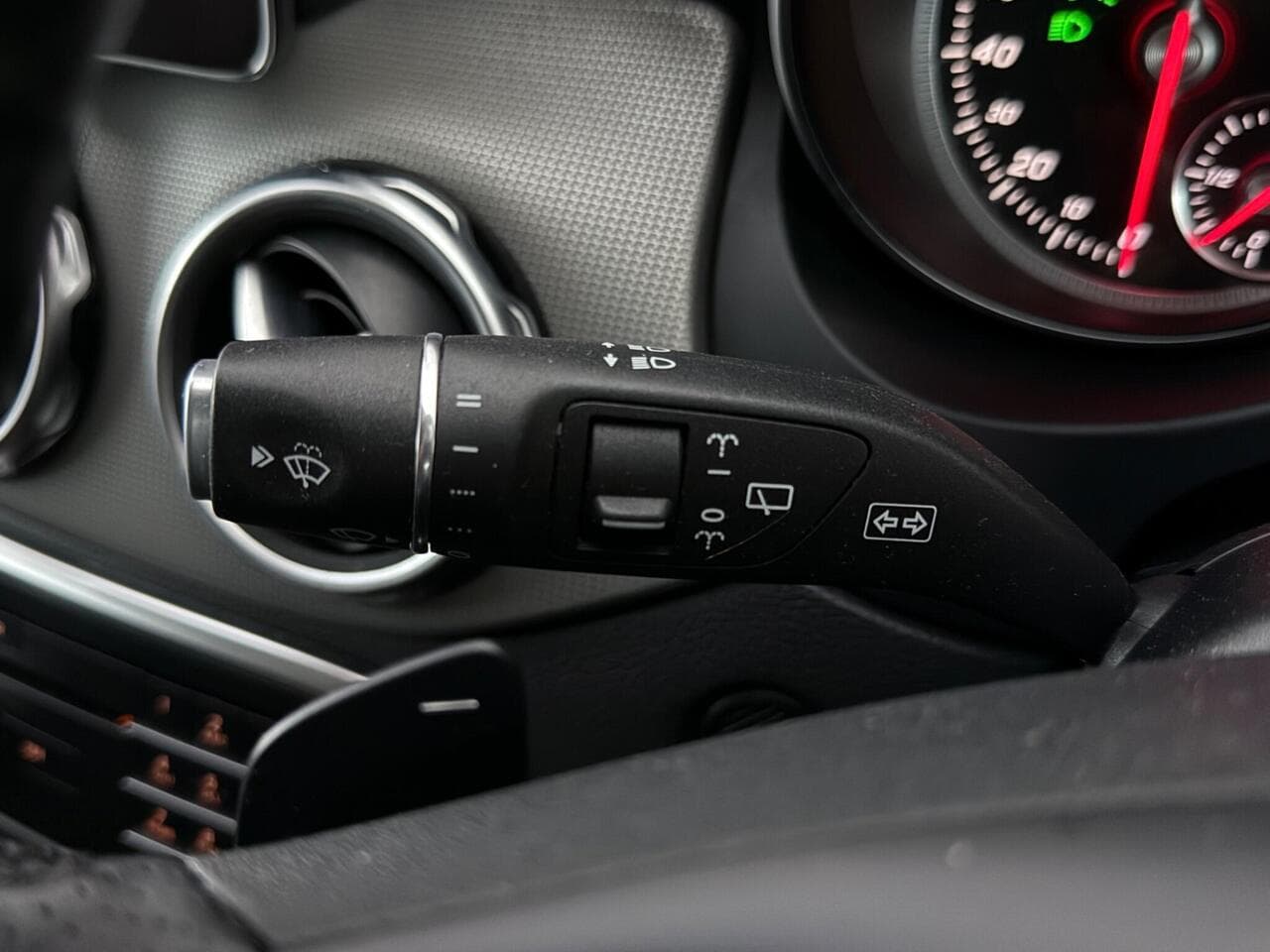 Mercedes-Benz GLA thumbnail Misc Controls