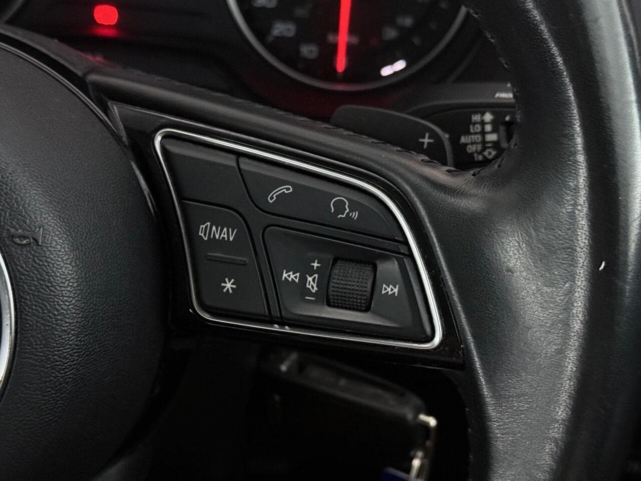 Audi Q2 thumbnail Misc Controls