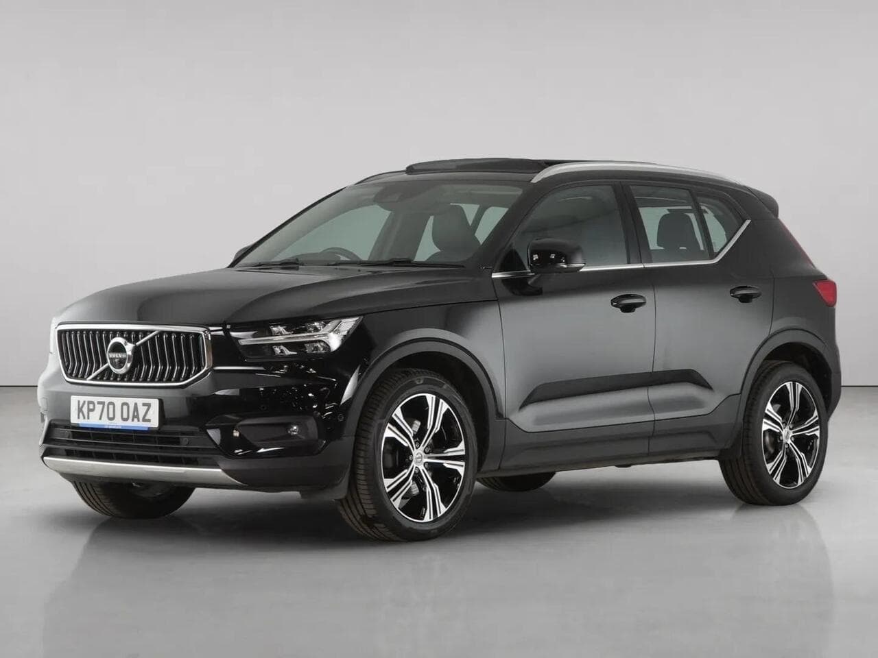 Volvo XC40 thumbnail Front Left