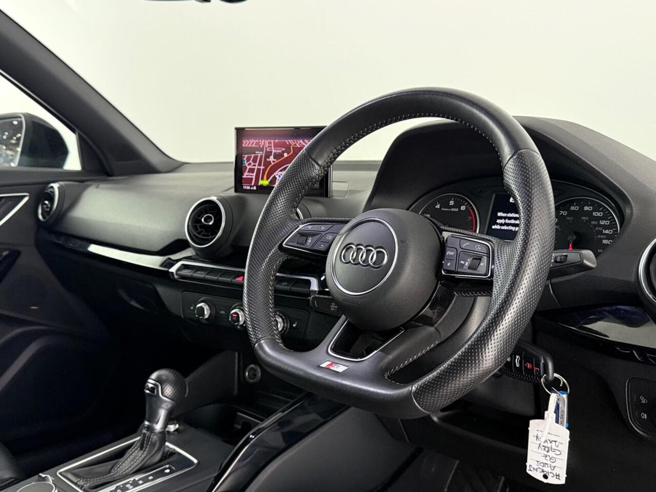 Audi Q2 thumbnail Interior Front