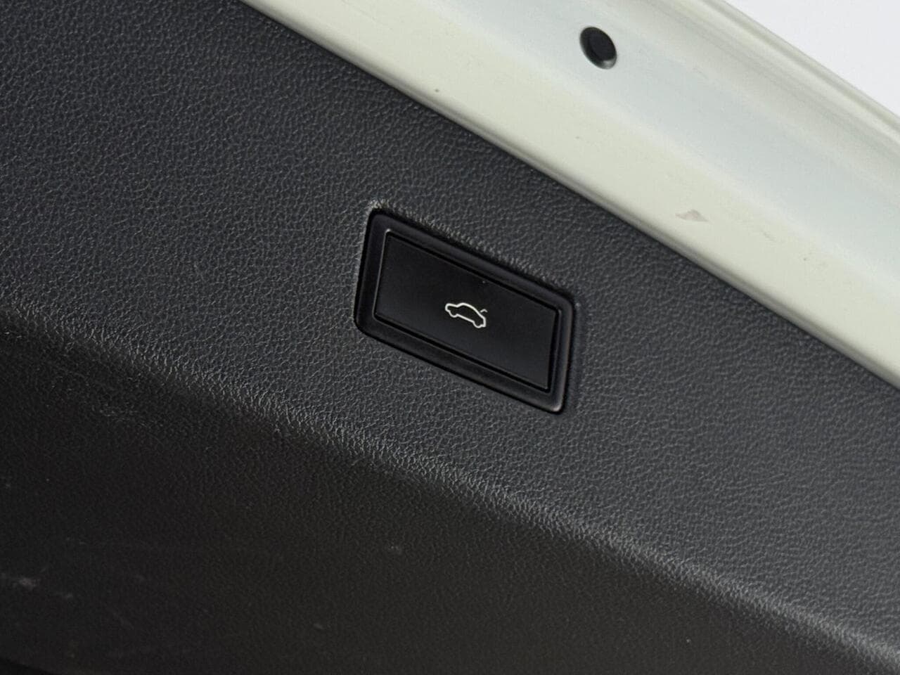 Volkswagen Tiguan thumbnail Misc Controls