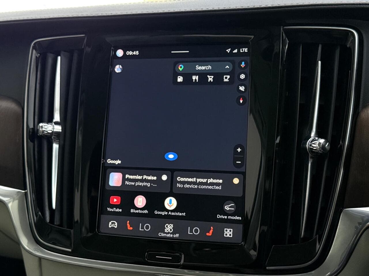 Volvo V90 Cross Country thumbnail Infotainment System