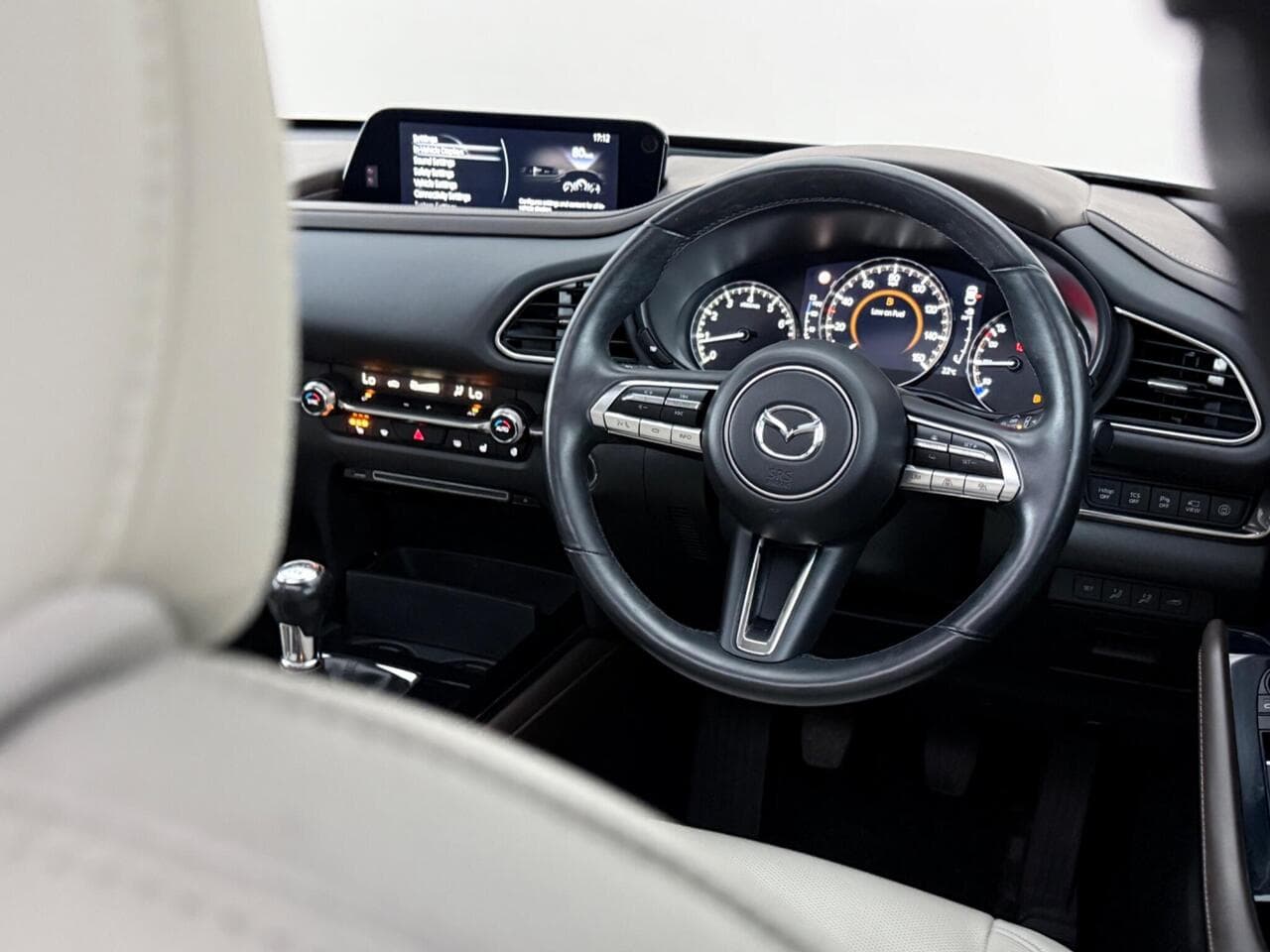 Mazda CX-30 thumbnail Steering Wheel