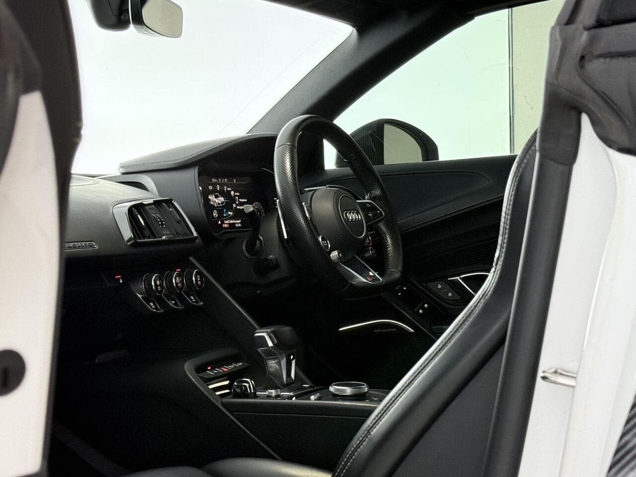 Audi R8 thumbnail Interior Front