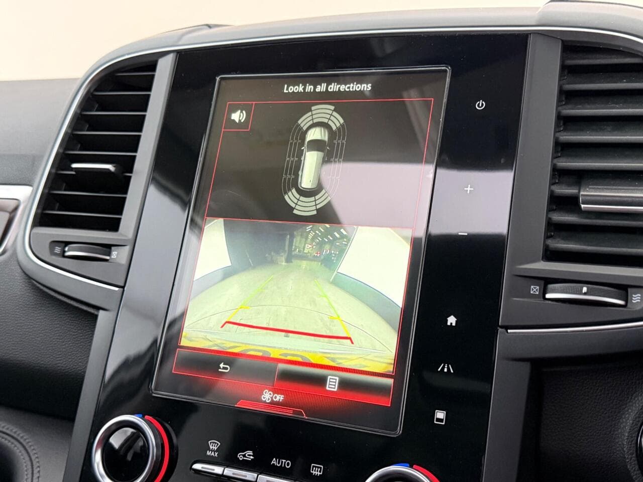 Renault Koleos thumbnail Infotainment System