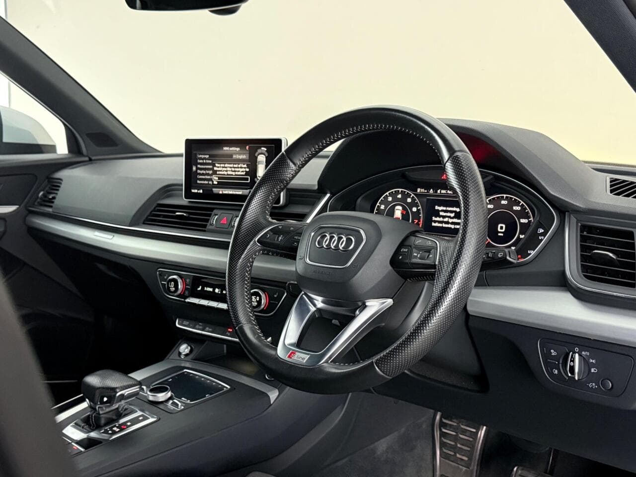 Audi Q5 thumbnail Interior Front