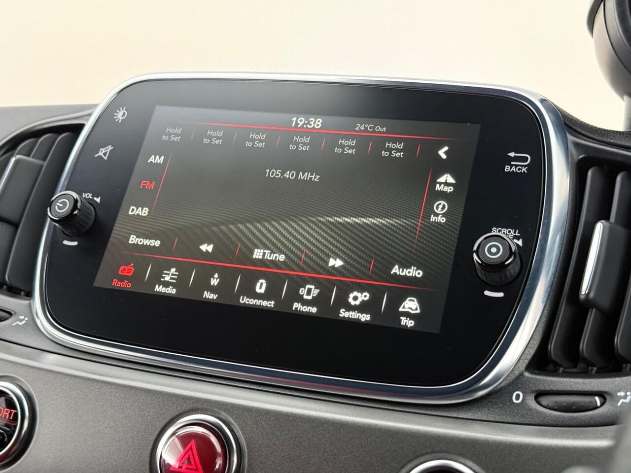 Abarth 595 thumbnail Infotainment System