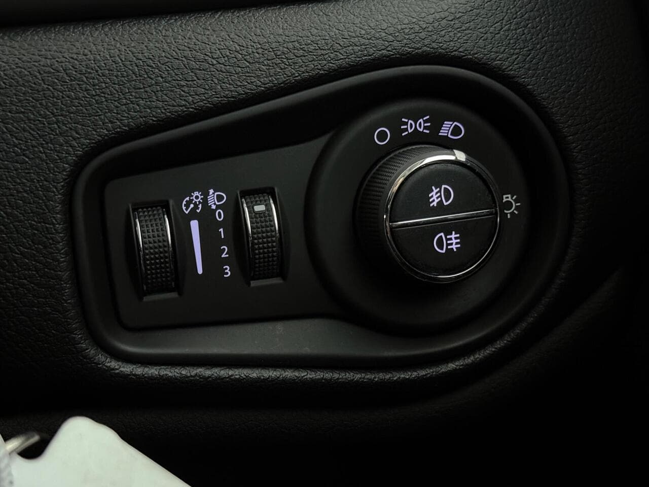 Jeep Renegade thumbnail Misc Controls