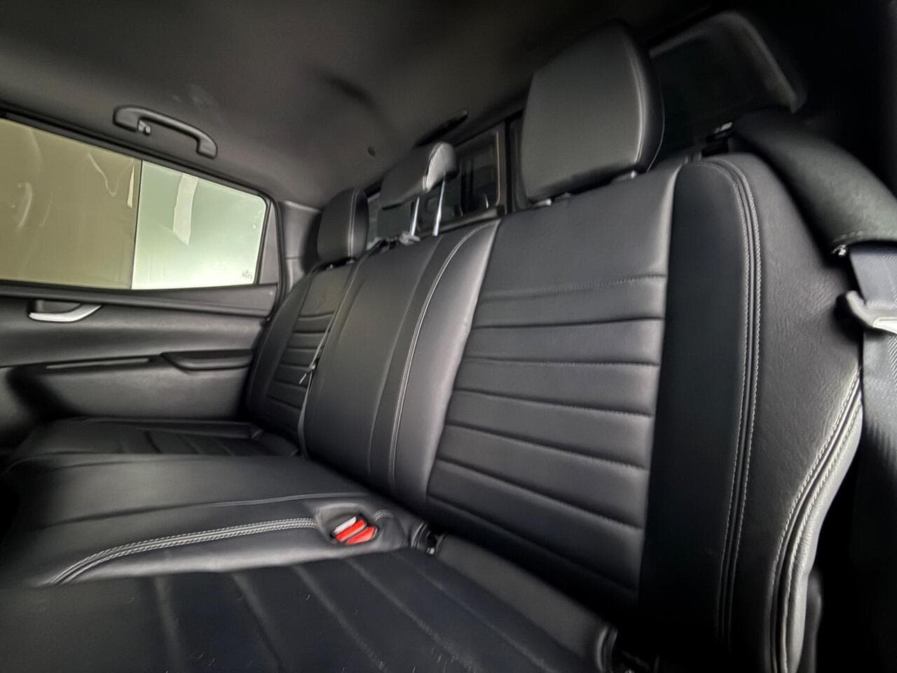 Mercedes-Benz X Class thumbnail Seats Rear