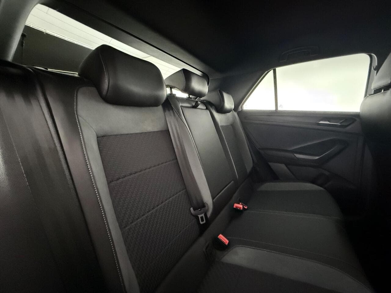 Volkswagen T-Roc thumbnail Seats Rear