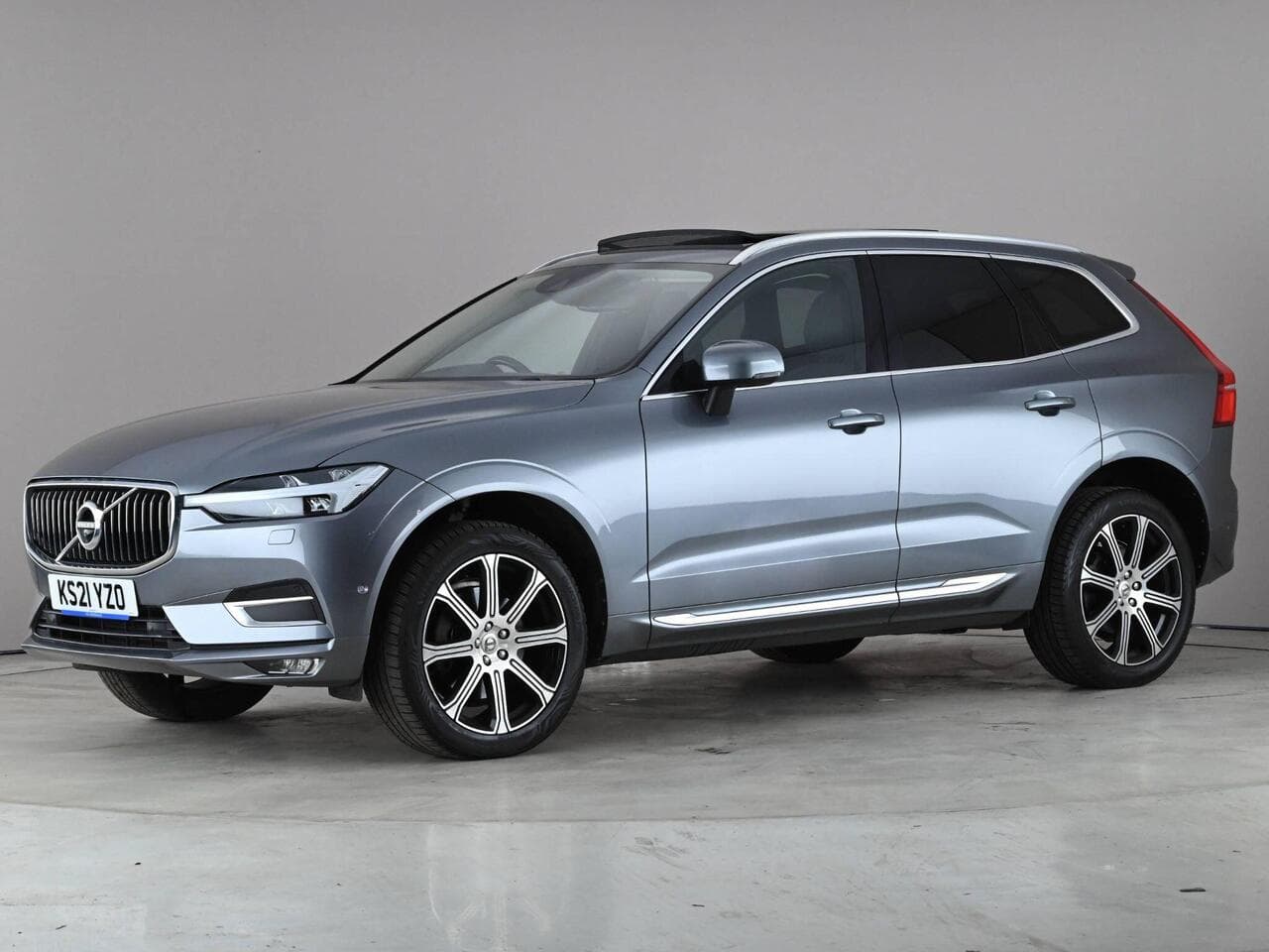 Volvo XC60 thumbnail Front Left