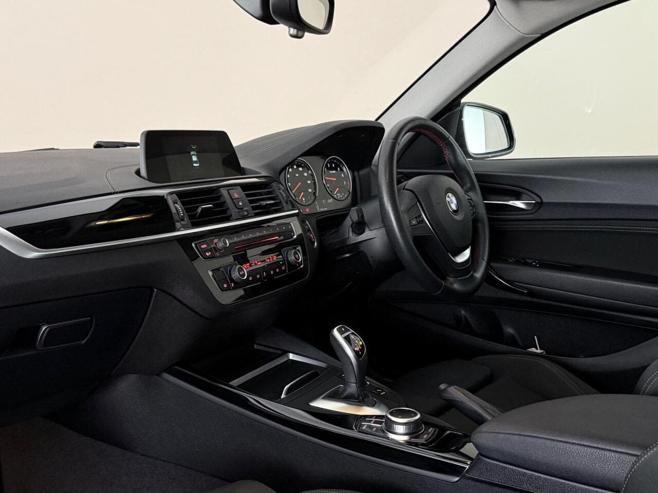 BMW 2 Series thumbnail Interior Front