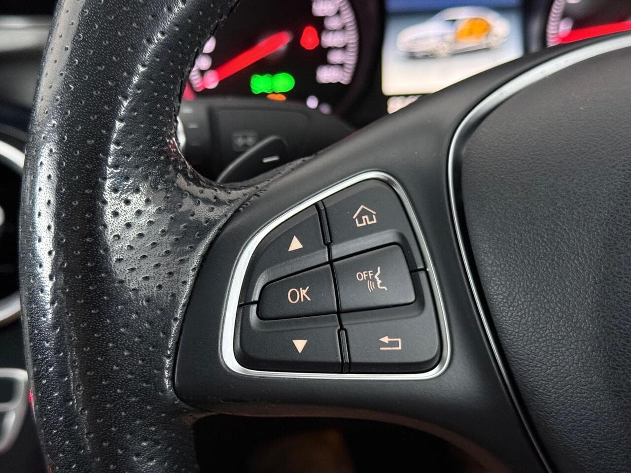 Mercedes-Benz C Class thumbnail Misc Controls