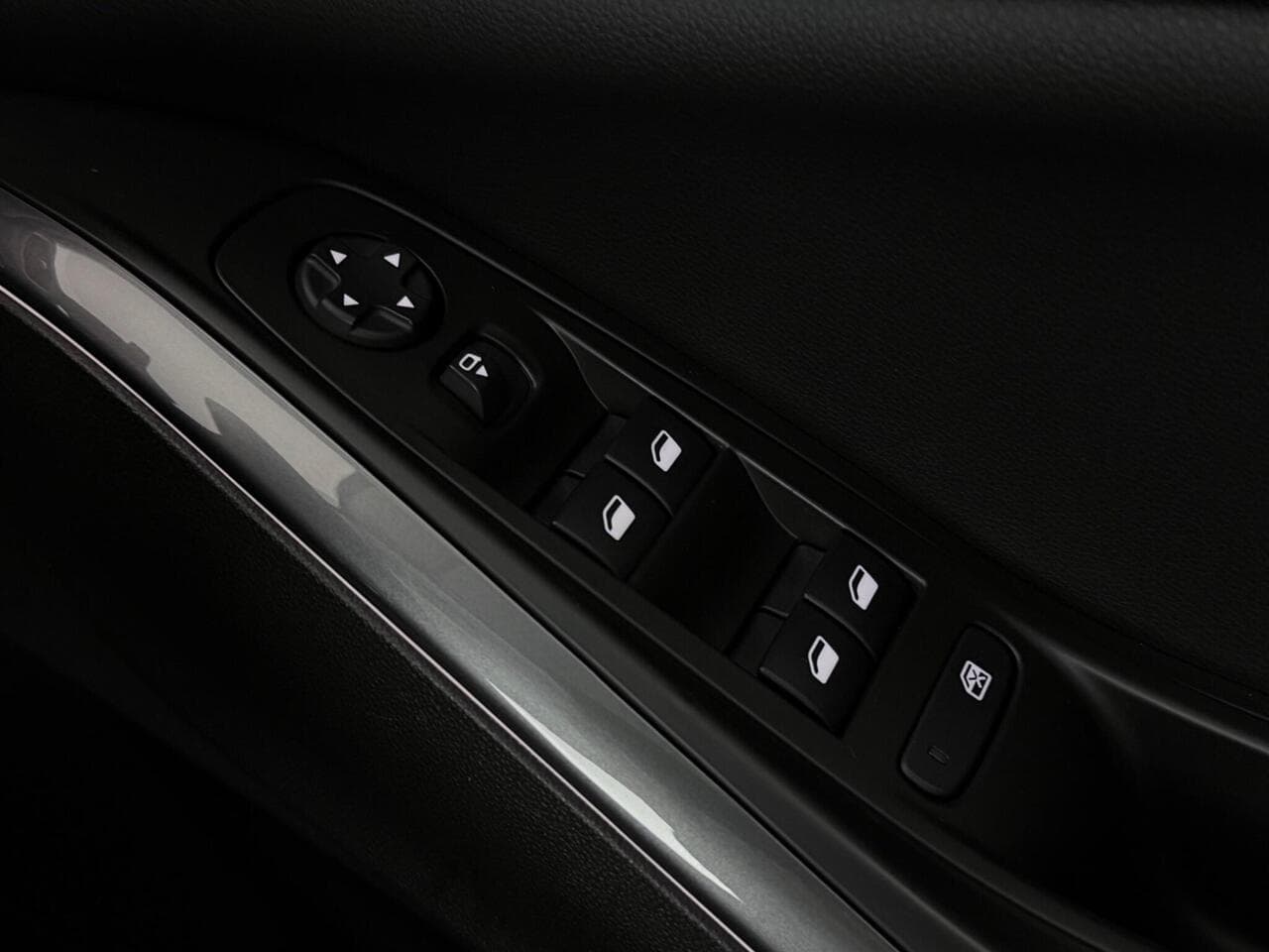 Vauxhall Grandland X thumbnail Misc Controls