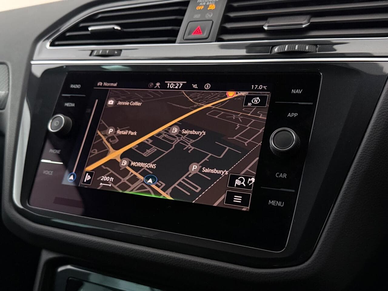 Volkswagen Tiguan thumbnail Infotainment System