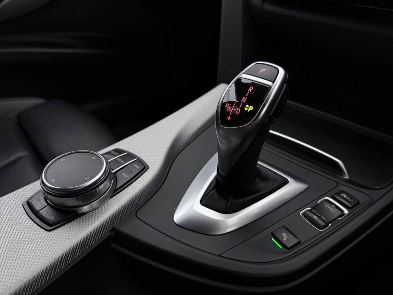 BMW 3 Series thumbnail Interior Front