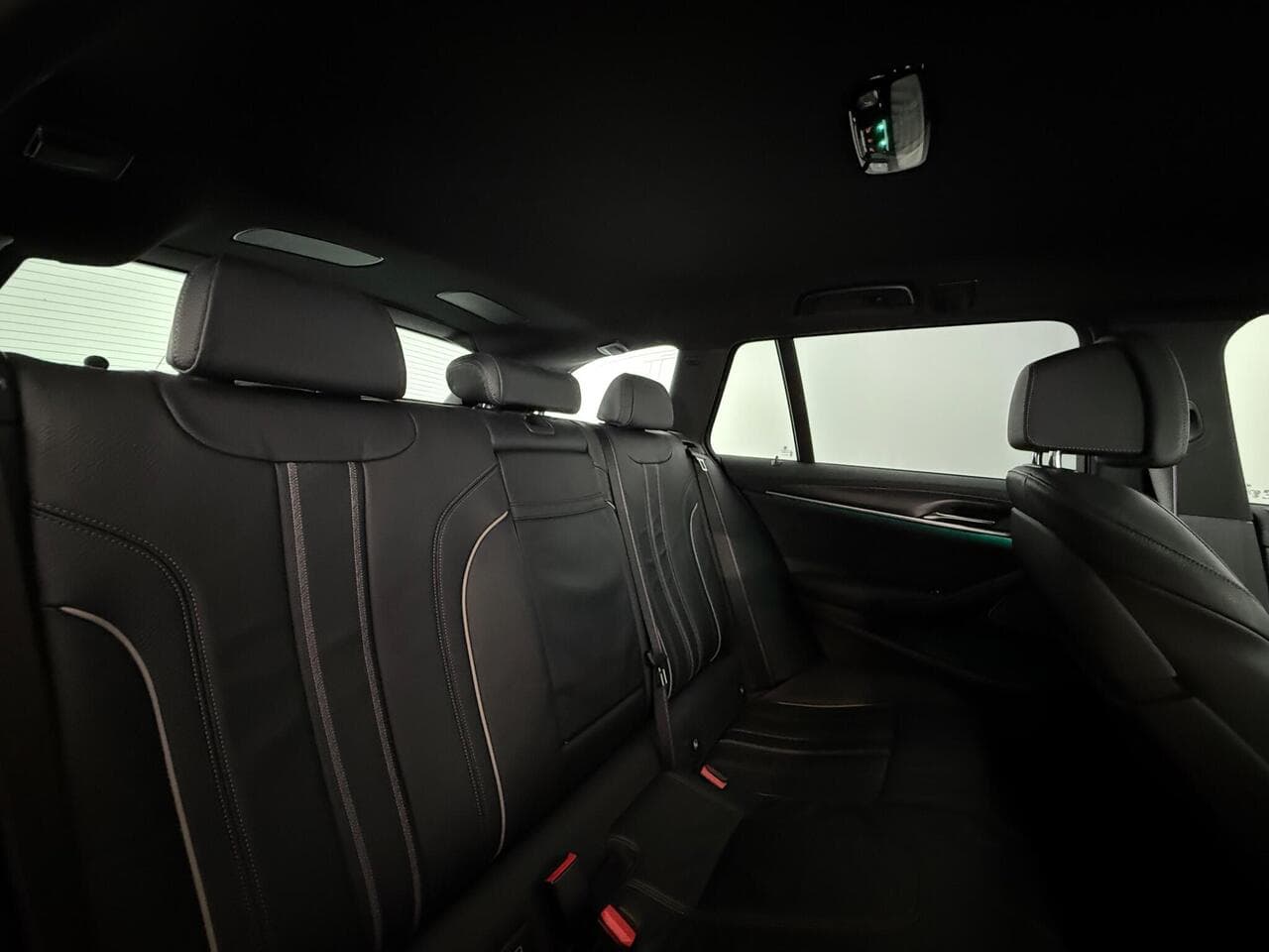 BMW 5 Series thumbnail Seats Rear