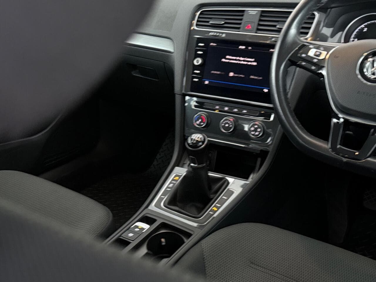 Volkswagen Golf thumbnail Interior Front