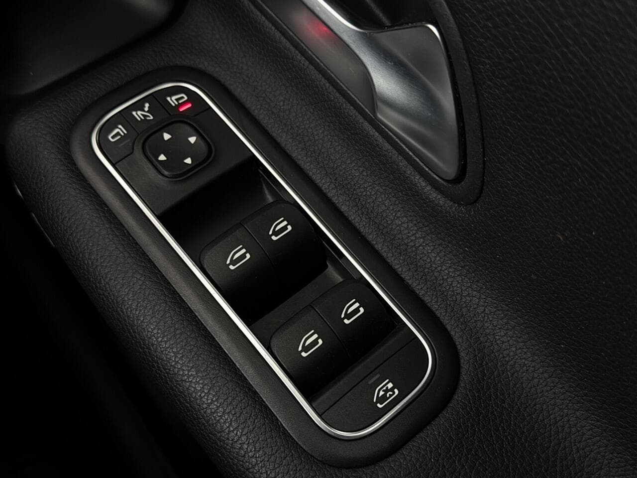 Mercedes-Benz A Class thumbnail Misc Controls