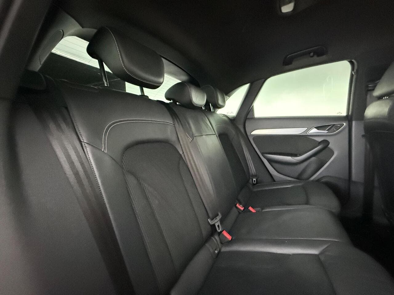 Audi Q3 thumbnail Seats Rear