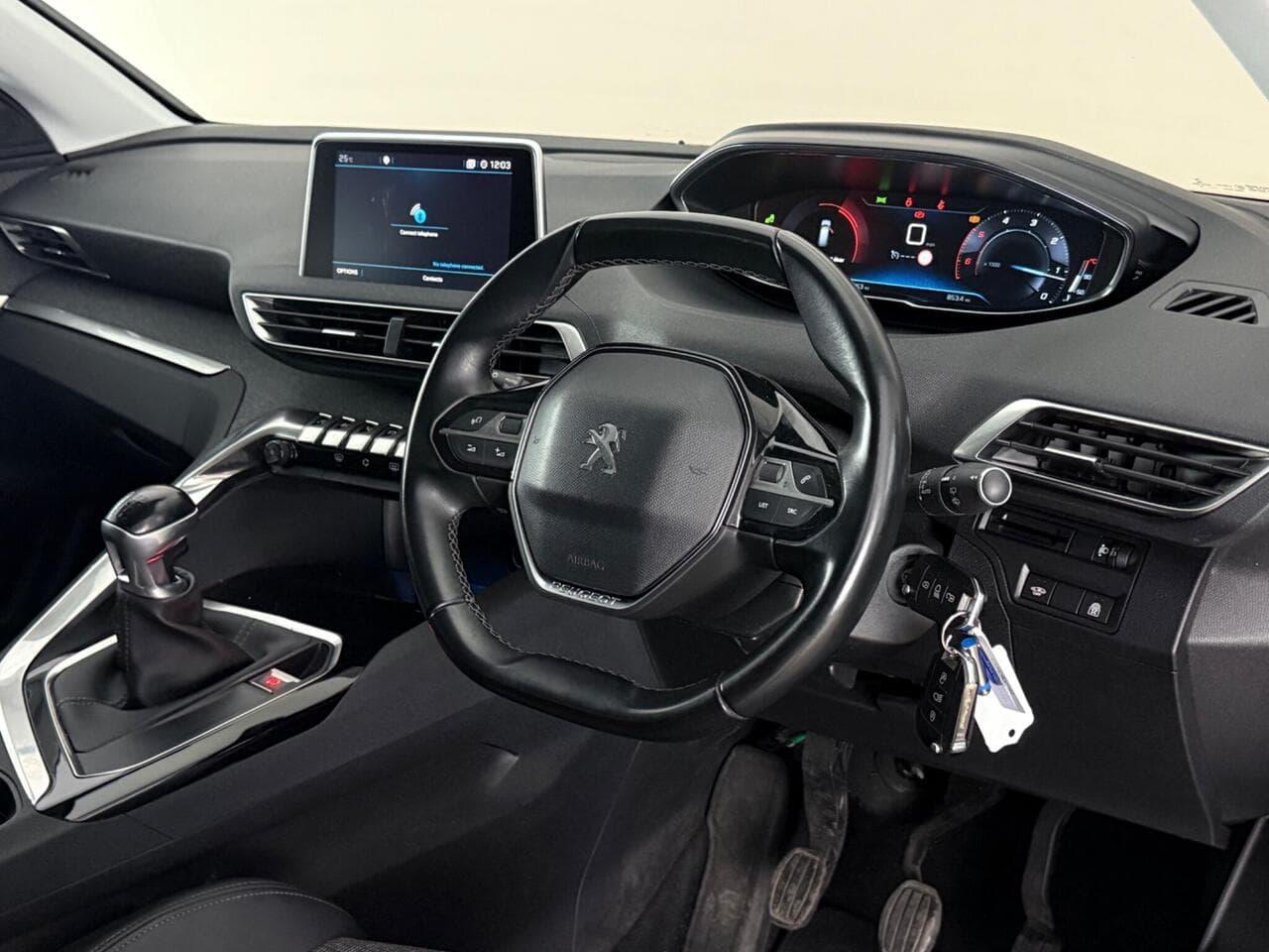 Peugeot 5008 thumbnail Interior Front