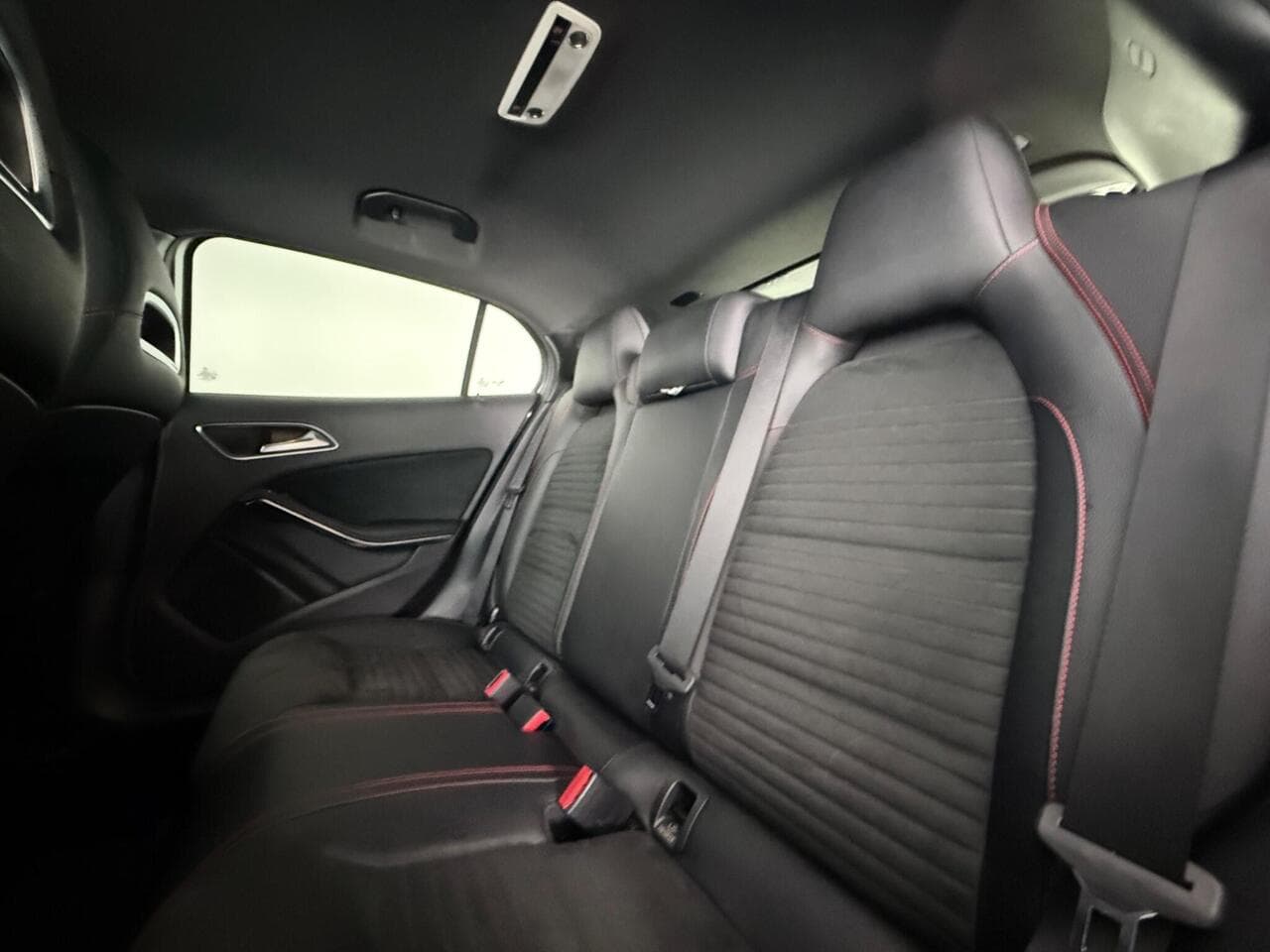 Mercedes-Benz GLA thumbnail Seats Rear