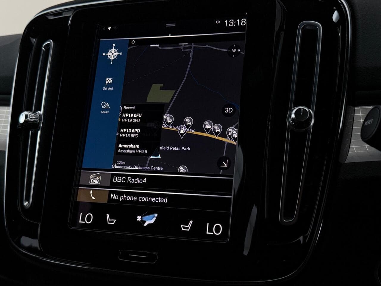 Volvo XC40 thumbnail Infotainment System