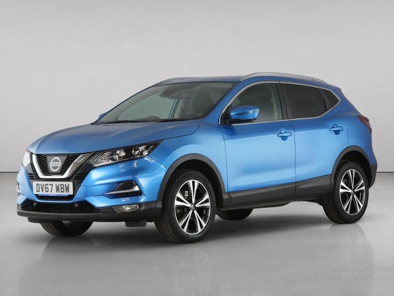 Nissan Qashqai thumbnail Front Left