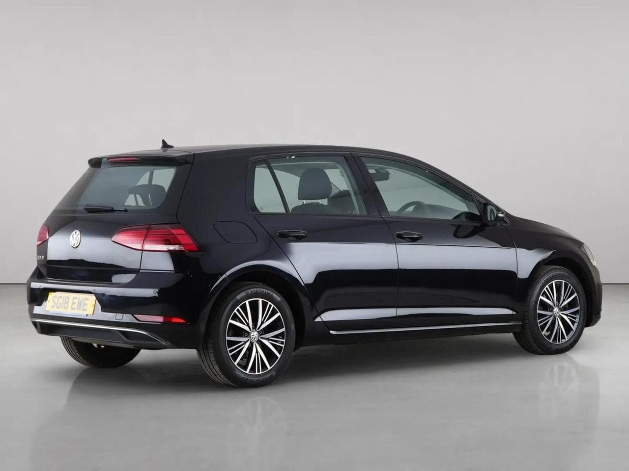 Volkswagen Golf thumbnail Side Right