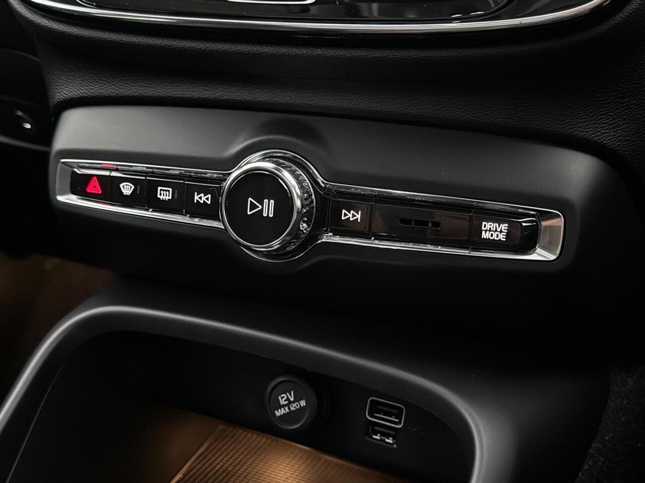 Volvo XC40 thumbnail Misc Controls