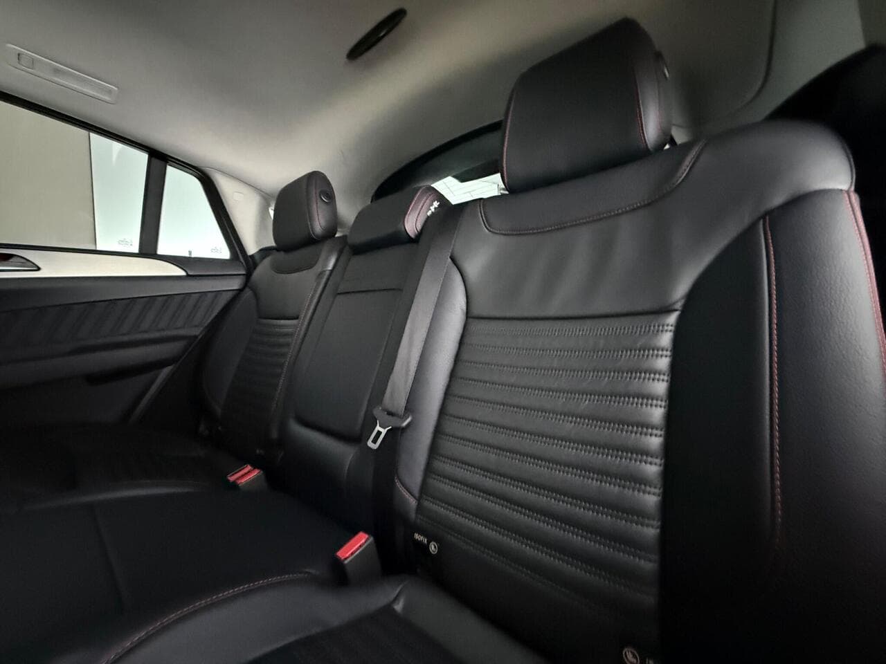 Mercedes-Benz GLE thumbnail Seats Rear
