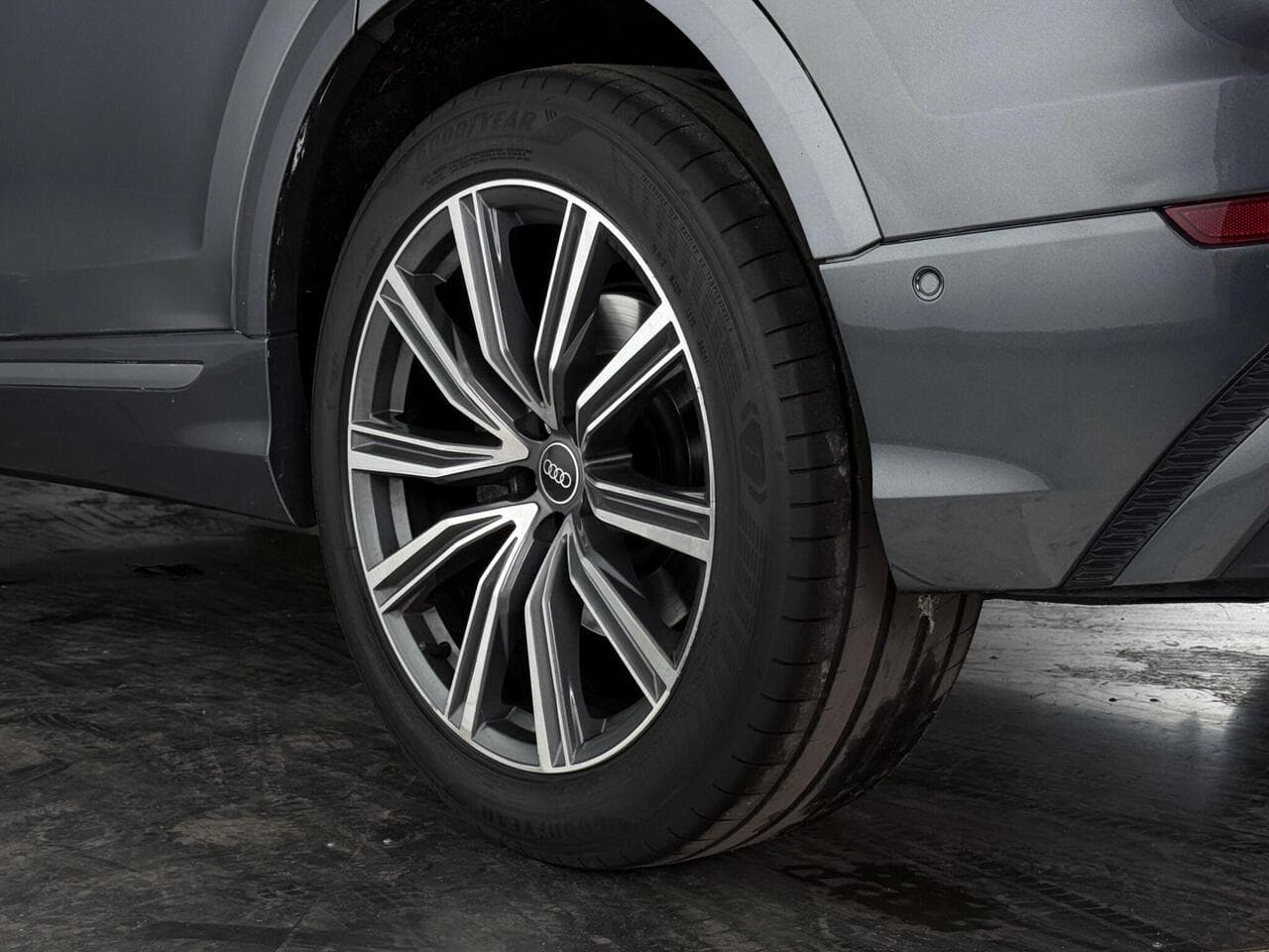 Audi Q8 thumbnail Wheel
