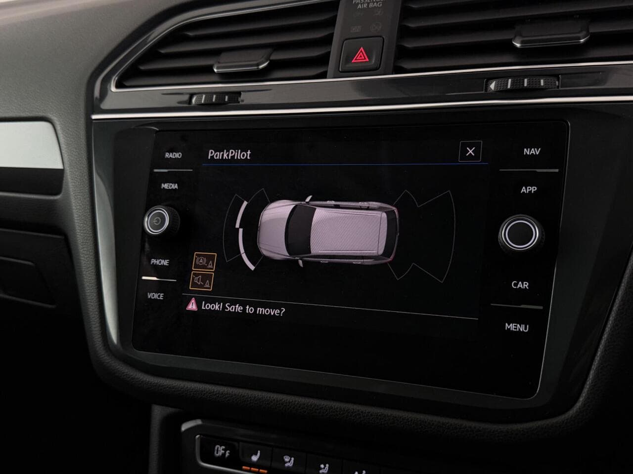 Volkswagen Tiguan Allspace thumbnail Infotainment System