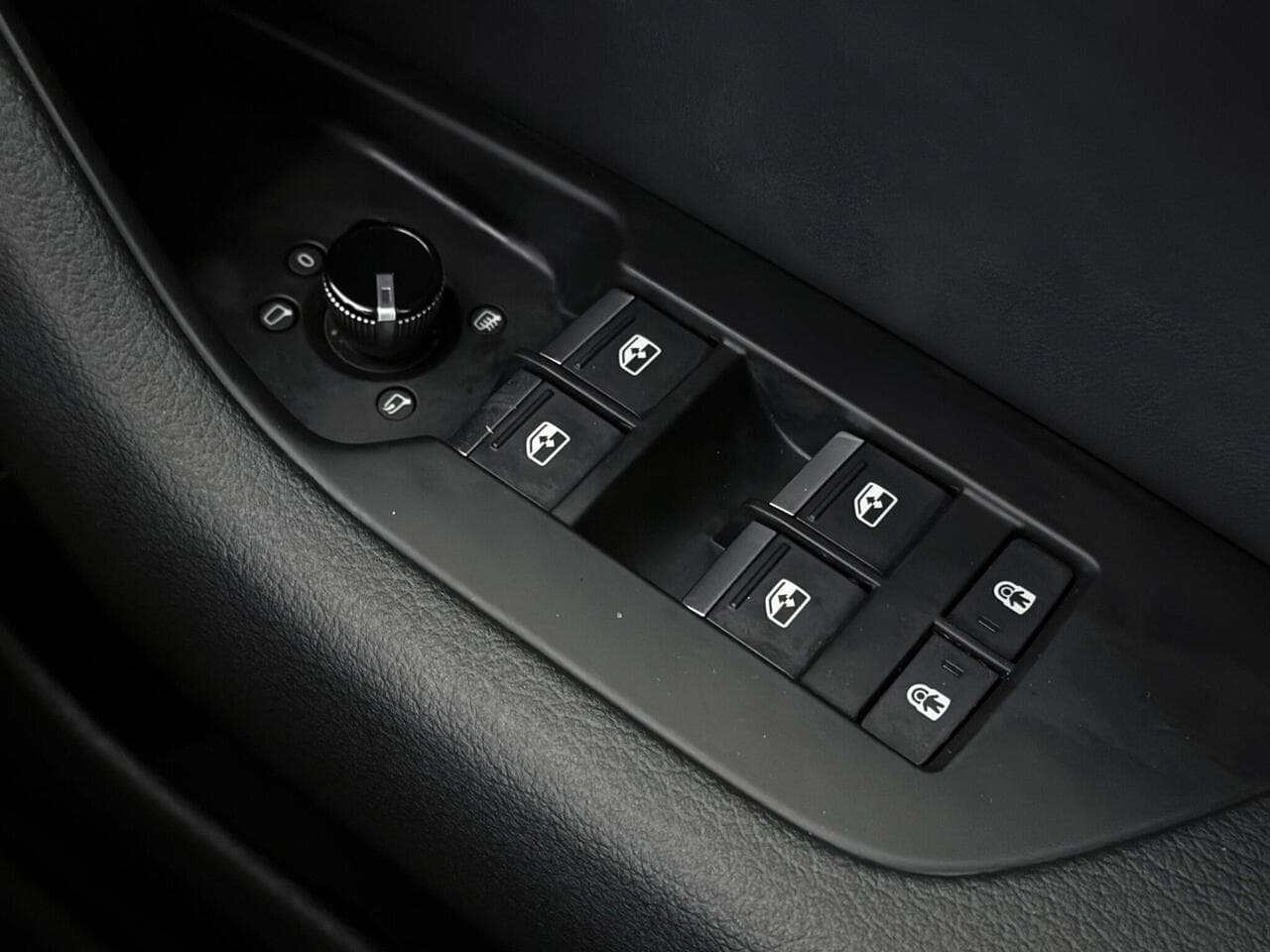 Audi A6 Saloon thumbnail Misc Controls