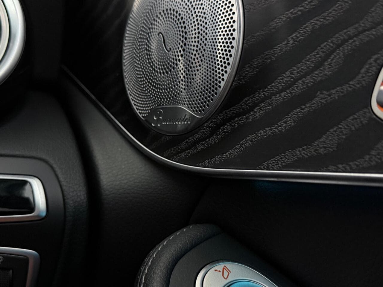 Mercedes-Benz GLC thumbnail Interior Front
