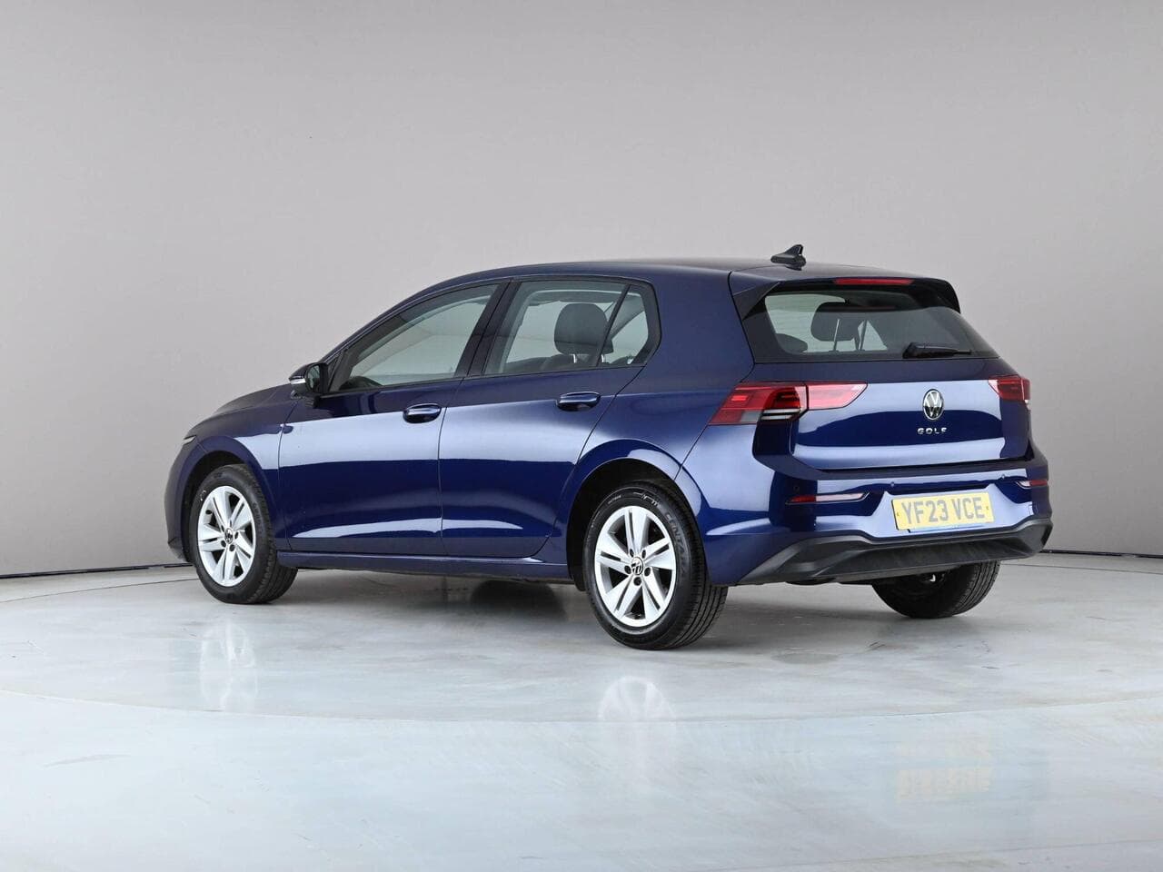 Volkswagen Golf thumbnail Rear Left