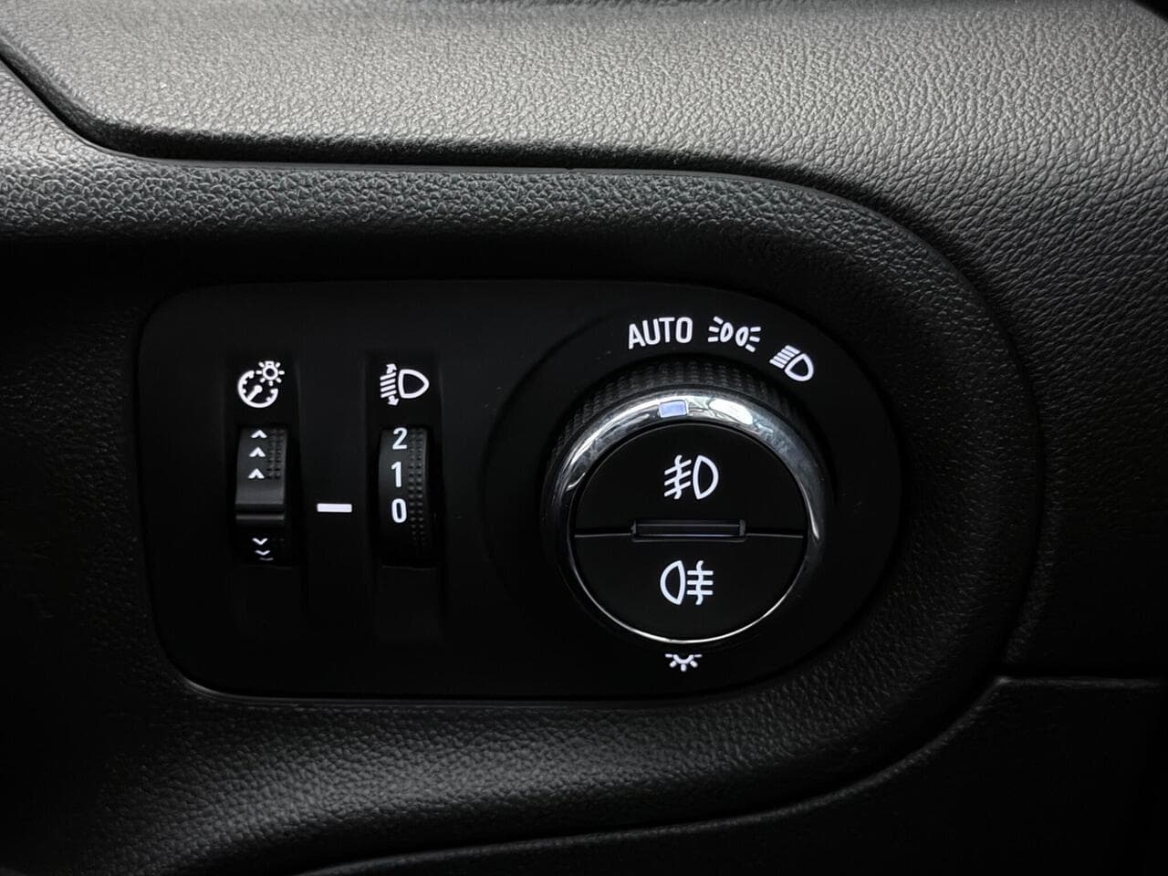 Vauxhall Grandland X thumbnail Misc Controls
